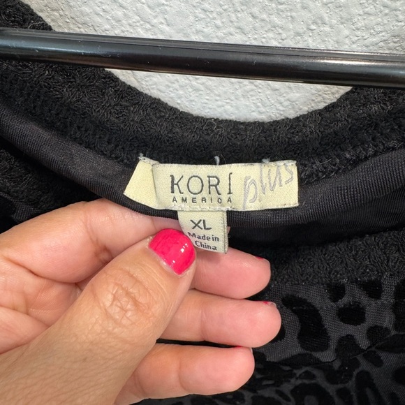 Kori America Black Leopard Burnout Velvet Tee – Size XL - Picture 2 of 5